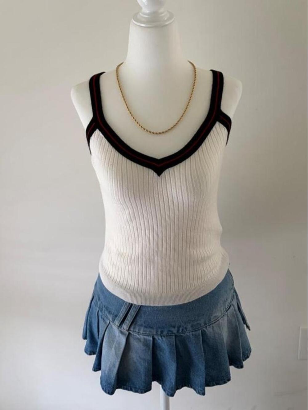 Y2K Forever 21 White Ribbed Contrast Trim V-Neck Tank Top